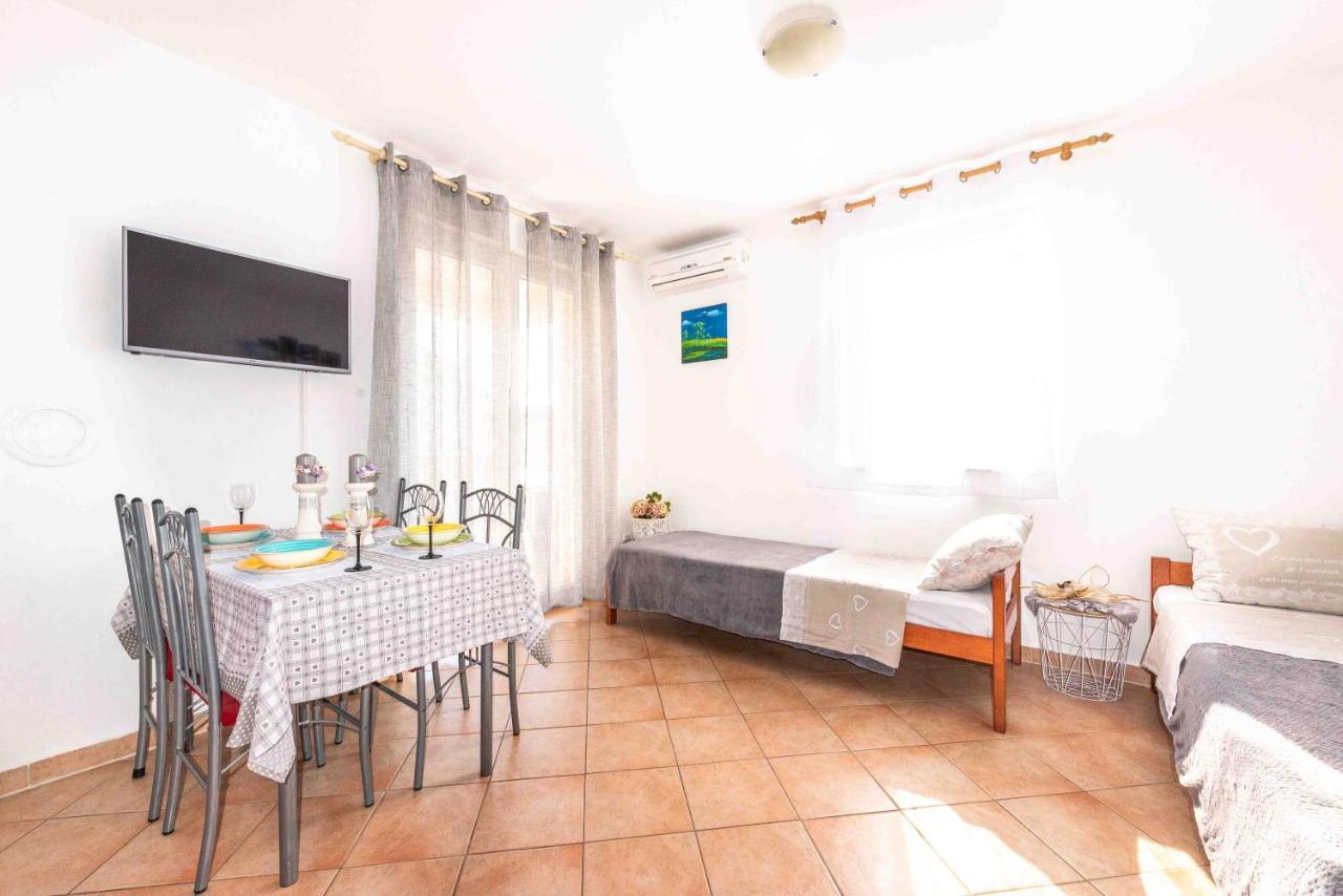Apartment Hannah Новаля Екстер'єр фото